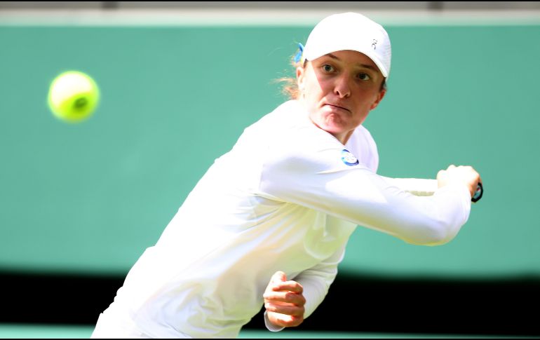 Iga Swiatek nunca ha pasado de la cuarta ronda en Wimbledon. EFE/A. Vaughan