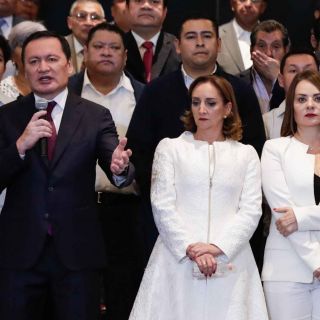 Desbandada en el PRI pega a alianza opositora