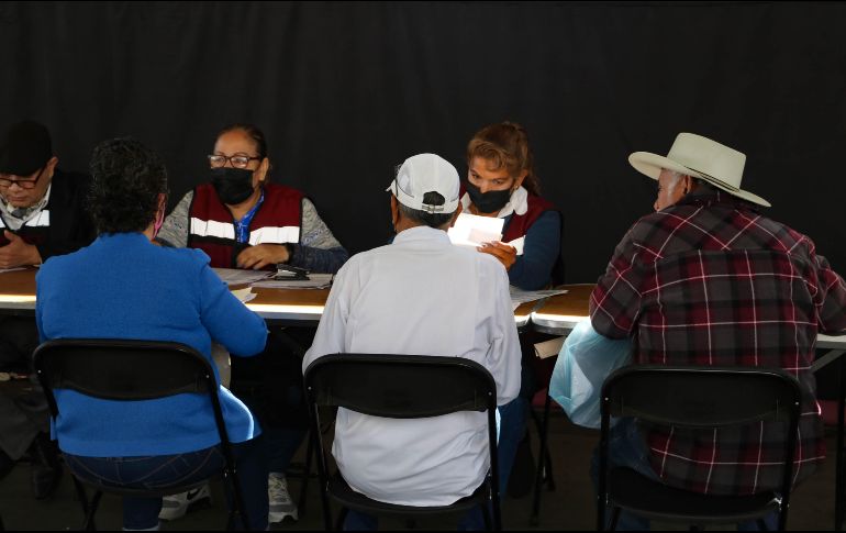 El apoyo económico será entregado por medio de las tarjetas del Banco del Bienestar, otras instituciones puede que cobren un adicional por hacer uso de sus cajeros automáticos. EL INFORMADOR / ARCHIVO