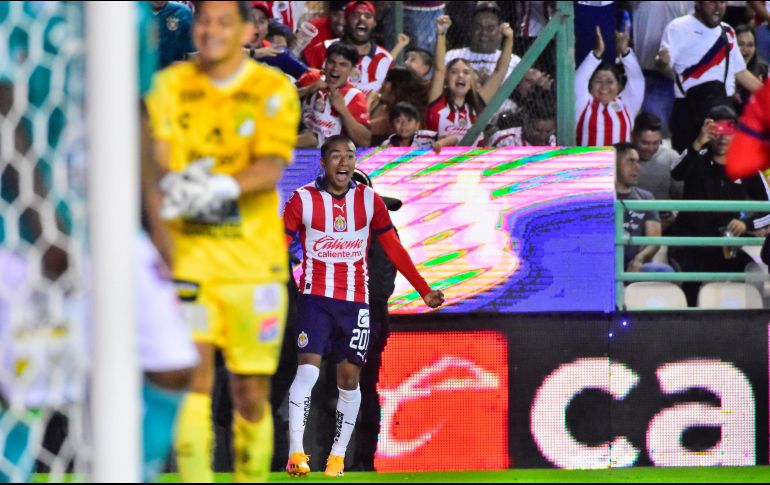 Ayer, Yael Padilla tuvo una presentación de ensueño al conseguir anotar el tanto que le dio la victoria a Chivas contra León. IMAGO7