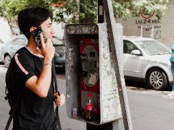 La suciedad se va acumulando en las ranuras de nuestro smartphone, principalmente en las bocinas. EL INFORMADOR / ARCHIVO