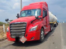 Las autoridades instruyeron el aseguramiento del tractocamión, las dos pipas y los 67 mil litros de gasolina. ESPECIAL