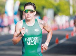Aram Peñaflor se colgó ayer dos medallas de oro en el triatlón. ESPECIAL/CONADE
