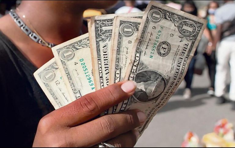 Hoy, jueves 6 de julio del 2023, el superpeso se abre en $17.10 unidades por dólar. AFP/ ARCHIVO