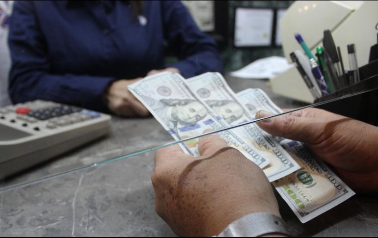 El tipo de cambio se encuentra en 17.36 pesos por dólar. SUN / ARCHIVO