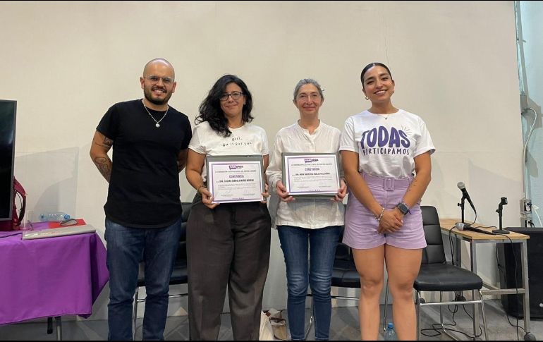 Susana Muñiz y Mara Robles (al centro) encabezaron la charla. ESPECIAL
