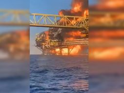 La explosión y posterior incendio de la plataforma Nohoch Alfa se habría registrado alrededor de las 05:15 horas de este viernes. TWITTER