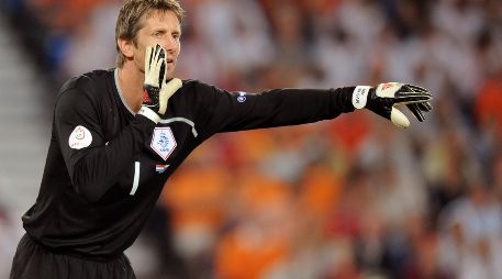 En un breve mensaje, el Ajax de Países Bajos anunció que Edwin Van der Sar está actualmente en el hospital, 