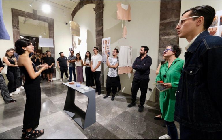 Durante la inauguración, Lourdes González Pérez, Secretaria de Cultura de Jalisco expresó su reconocimiento a los trabajos seleccionados. CORTESÍA