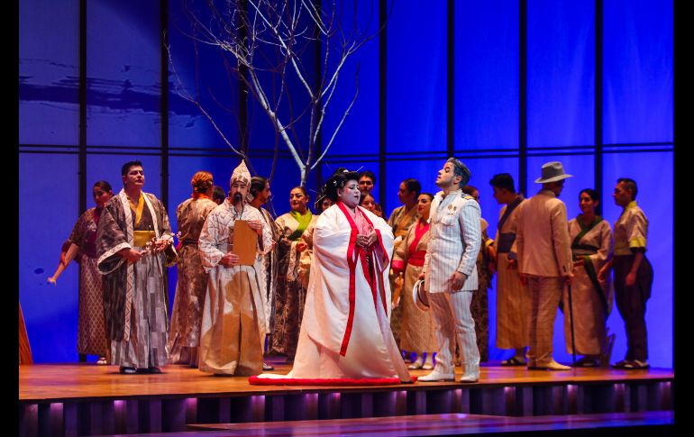 la dirección de escena corre a cargo de Luis Manuel Aguilar ‘Mosco’, quien al lado de la realizadora Rita Basulto forma parte de un equipo creativo jalisciense que representa el 90 por ciento del total en la producción, a cargo del CSAE de la UdeG. EL INFORMADOR / A. Navarro