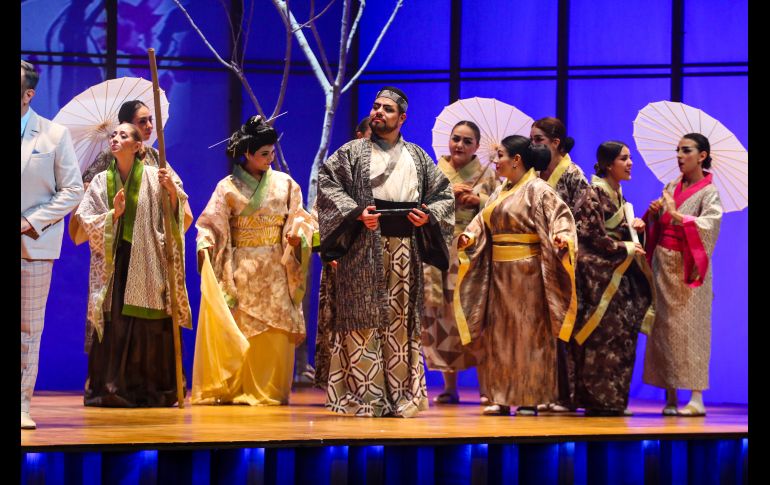 la dirección de escena corre a cargo de Luis Manuel Aguilar ‘Mosco’, quien al lado de la realizadora Rita Basulto forma parte de un equipo creativo jalisciense que representa el 90 por ciento del total en la producción, a cargo del CSAE de la UdeG. EL INFORMADOR / A. Navarro