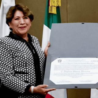 Delfina Gómez recibe constancia como gobernadora del Edomex