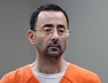 Larry Nassar fue sentenciado a décadas de prisión por agredir sexualmente a gimnastas, incluidas medallistas olímpicas. AP / ARCHIVO