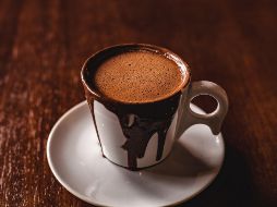 La Profeco señala que el chocolate de mesa es un producto elaborado con azúcares, pasta de cacao y aditivos. ESPECIAL / Foto de Giancarlo Duarte en Unsplash