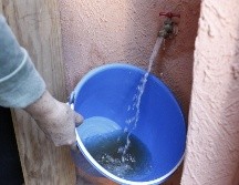 Miles de tapatíos sufren de abasto de agua sucia. EL INFORMADOR/ ARCHIVO