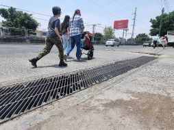 No es la primera vez que las lluvias sorprenden a los colonos y es que incluso una lluvia moderada con una duración de poco más de una hora es capaz de convertir una calle en un pequeño lago. EL INFORMADOR / ARCHIVO
