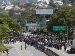 Manifestantes liberaron la autopista Del Sol y a los policías y funcionarios retenidos. SUN