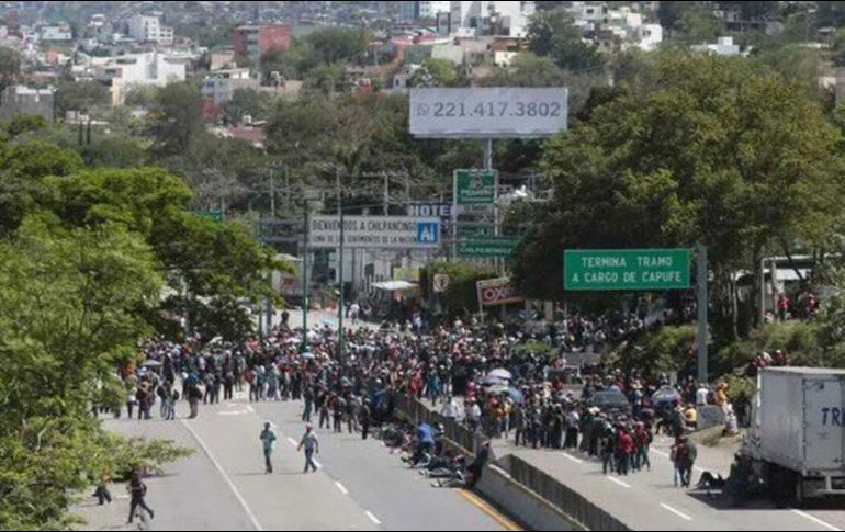 Manifestantes liberaron la autopista Del Sol y a los policías y funcionarios retenidos. SUN