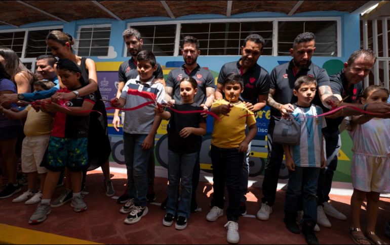 En el evento se contó con la presencia de jugadores y cuerpo técnico del primer equipo varonil y del cuadro femenil de las rojinegras del Atlas. IMAGO7
