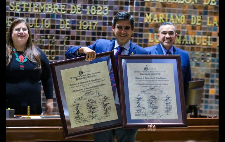 Raúl Uranga Lamadrid, presidente de la Cámara de Comercio de Guadalajara, recibió el reconocimiento a nombre del organismo empresarial. EL INFORMADOR / ARCHIVO