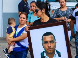 Campistas y vecinos, entre los heridos del ataque a policías