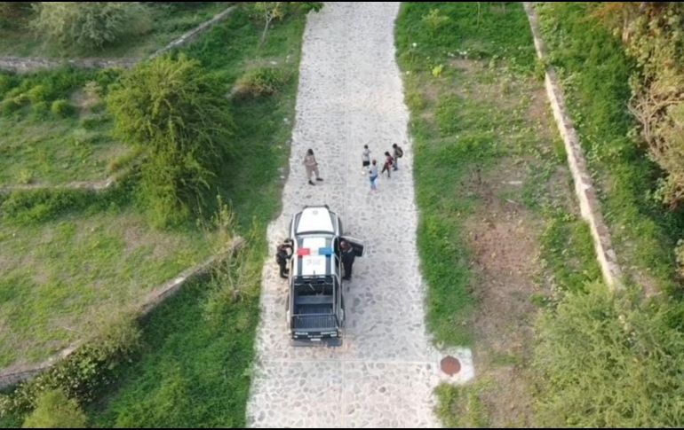 Todo comenzó cuando la madre de uno de los niños, solicitó ayuda, indicando que su hijo y unos amigos ingresaron al Bosque Pedagógico del Agua por avenida Santa Cecilia y la calle Santo Santiago alrededor de las 10:00 de la mañana. CORTESÍA / Policía de Zapopan