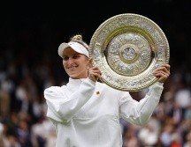 Este es el primer Grand Slam de Markéta Vondroušová, tras perder la final de Roland Garros 2019, cuando aún era una adolescente. EFE / T. Akmen