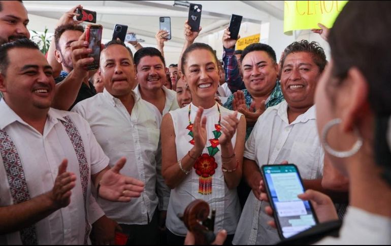Claudia Sheinbaum fue recibida por la alegría de los simpatizantes y militantes de Jalisco con la música del tradicional mariachi.