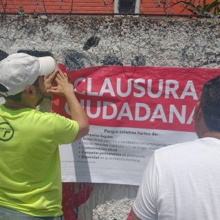 Organizaciones clausuran bardas de Morena; acusan actos ilegales de campaña