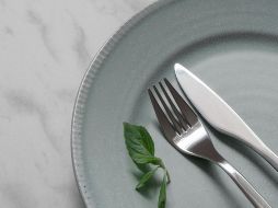 El problema en nuestro organismo se da cuando se producen ingestas de alimentos en la noche, ya que se acerca la hora del descanso. unsplash