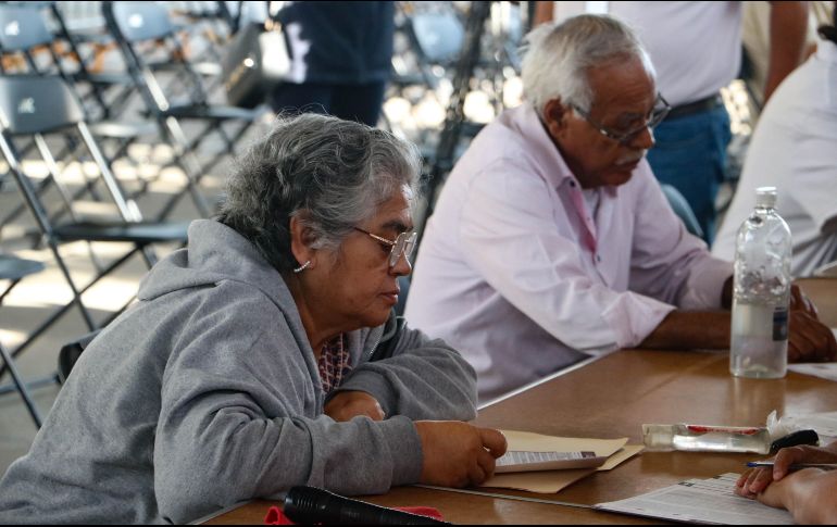 Con la tarjeta del Inapam, los y las adultas mayores pueden obtener descuentos. EL INFORMADOR / ARCHIVO