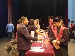 La atmósfera festiva del acto académico estuvo animada por el grupo Sax y Voces, quienes deleitaron a todos los presentes con varias intervenciones musicales a lo largo del evento. CORTESÍA