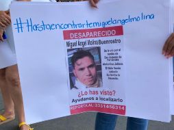 Miguel Ángel Molina Buenrostro se dedica a la venta de calzado aprovechando las festividades en diferentes comunidades de Jalisco. EL INFORMADOR / H. Escamilla