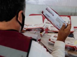 El beneficiario de la pensión del Bienestar tiene como sede su propio banco, y aunque todos los bancos son capaces de brindarle el recurso la gran parte de ellos cobran comisión. EL INFORMADOR / ARCHIVO