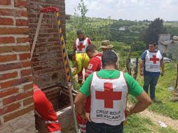 El cuerpo fue sacado con equipo especializado en conjunto con rescatistas de la Cruz Roja Mexicana. CORTESÍA /  PC Jalisco