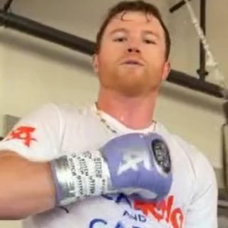 "Canelo" Álvarez festeja su cumpleaños 33 con duro mensaje a sus detractores (VIDEO)