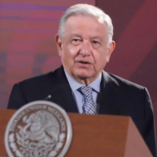 AMLO acata ordenamiento del INE y baja las mañaneras en las que ataca a Gálvez