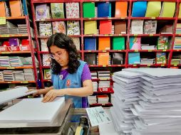 Año con año, los padres lidian con los precios de las listas de útiles. EL INFORMADOR/ ARCHIVO