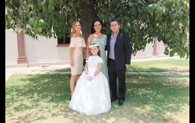 Leticia Velarca, Leticia González Quiroz, Daniel Enrique Reynoso Díaz y Leticia Reynoso Velarca. GENTE BIEN JALISCO/ Esmeralda Escamilla