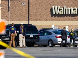 La tienda fue completamente rodeada de patrullas y camiones de bomberos. ESPECIAL