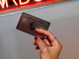 Las tarjetas de crédito, cheques de viaje, seguros, y también los servicios de cuentas de depósito y de banca en línea de American Express, van a seguir operando con normalidad en el país. AFP / ARCHIVO