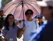 Recomiendan usar gorras, sombrillas y sombreros para protegerse del sol. ESPECIAL