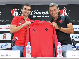 Más de un mes después, desde que se dio a conocer su llegada, fue presentado Roberto Medina. IMAGO7/Sandra Bautista