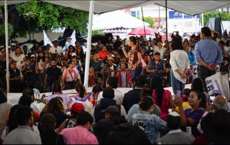 Cientos de simpatizantes recibieron a Claudia Sheinbaum en Puebla. ESPECIAL