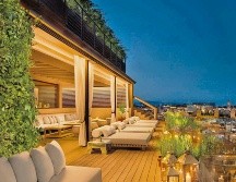 Disfruta de una velada asombrosa en The Roof, una gran opción en Barcelona. ESPECIAL