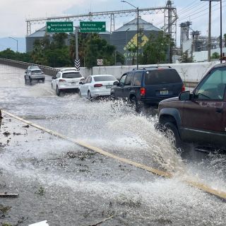 Reportan encharcamientos en nuevo puente de Adolf Horn y las vías