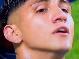 Alan Pulido le dio un duro cabezazo a su rival. ESPECIAL