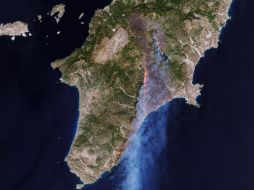 Los incendios que arrasan la isla griega de Rodas, fotografiados por un satélite de la misión Copernicus Sentinel-2, de la Agencia Espacial Europea (ESA). EFE/Copernicus Sentinel/ ESA