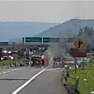 Balaceras, bloqueos y quema de vehículos en la autopista México-Guadalajara