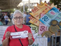 Desde el día de ayer, lunes 24 de julio, se han comenzado las entregas de la pensión para los mayores de 65 años. EL INFORMADOR/ ARCHIVO